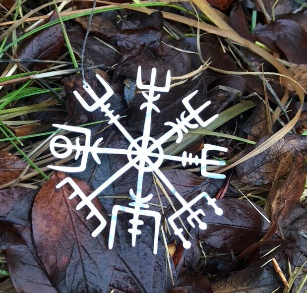 Islensk // ornement et porte-bonheur // Vegvísir (compas viking)