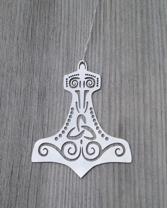 Islensk // ornement et porte-bonheur // marteau de Thor