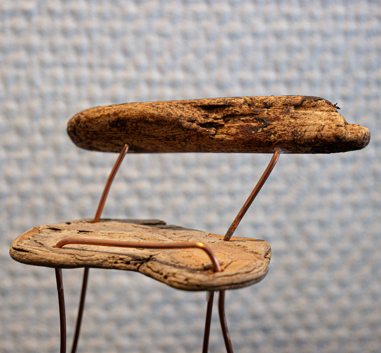 Helga Mogensen // Sedie in miniatura realizzate in legno di deriva e metallo