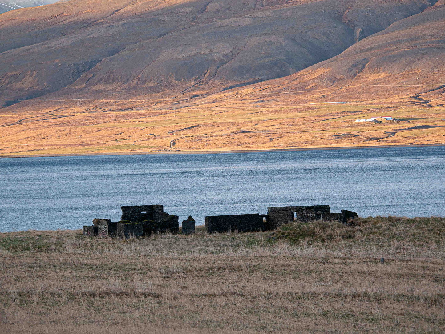 Hélène Tourbine // De rouille et d'os #1 // FjordHvalfjörður (fjord des baleines)